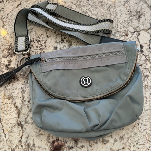 lululemon athletica Handbags - Lululemon Festival Bag Earl Gray